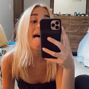 Meet your Posher, Addison